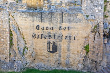 San Marino - 16 Haziran 2019: San Marino Cumhuriyeti 'nde tarihi eser Cava dei Balestrieri.