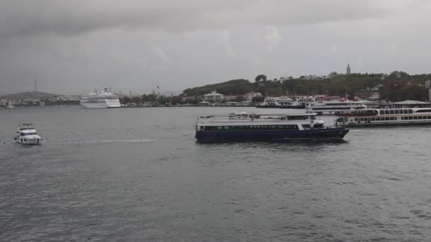 Høj Trafik Både Ved Bosporus Canal Istanbul Tyrkiet Royaltyfrie stock-optagelser