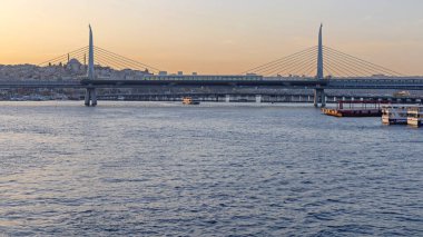 İstanbul 'da Altın Boynuz Üzerine Yeni Metro Tren Köprüsü