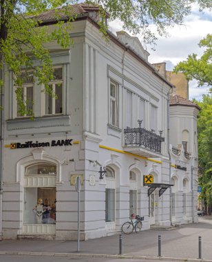 Subotica, Sırbistan - 01 Ağustos 2022: Raiffeisen Bank Office Building at Freedom Square in Town Centre Summer Day.