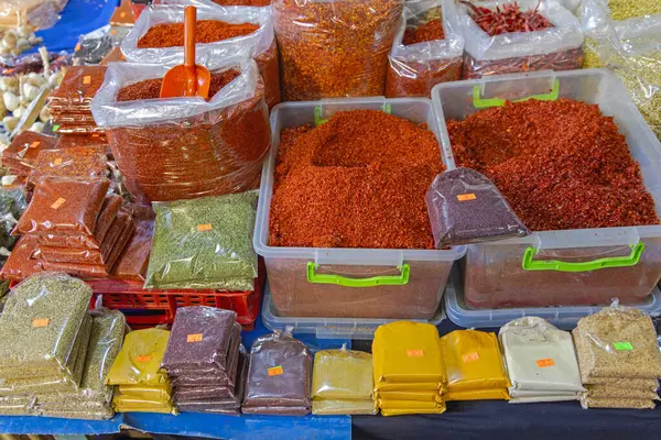 Sušené Asijské Koření Chilli Pytlích Farmářském Trhu Stánku — Stock fotografie