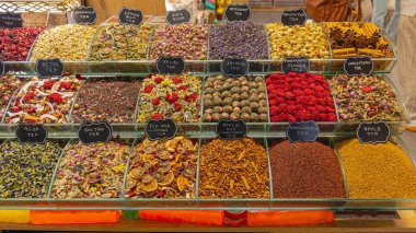 Türkiye 'deki Baharat Pazarı' nda Kuru Meyve Çayı Çayı Karışımı