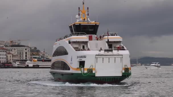 Istanbul Tyrkiet Oktober 2023 Passagerfærge Moderne Båd Ved Bosporus Kanalen Videoklip
