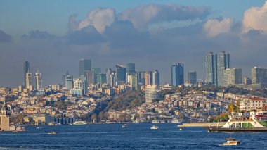 İstanbul, Türkiye - 19 Ekim 2023: Yeni Gökdelenler Ofisi Sunny Autumn Day Manzarası 'nda Modern Şehir Gökdeleni.