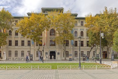 İstanbul, Türkiye - 18 Ekim 2023: Ayasofya Tarih Müzesi Meydani Caddesi Sonbahar Günü Fatih.