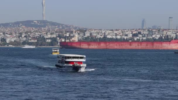 Istanbul Tyrkiet Oktober 2023 Stort Tomt Fragtskib Passerer Bosporus Kanalen – Stock-video
