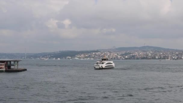 Istanbul Tyrkiet Oktober 2023 Istanbul Waterfront Bosporus Canal Pan Efterårsdagen – Stock-video