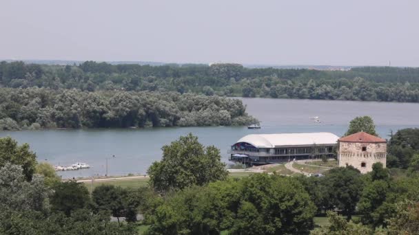 Torre Nebojsa Sava Danubio Rivers Coast Park Belgrado Serbia Summer Clip De Vídeo