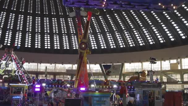 Belgrad Serbien December 2022 Thrill Rides Nöjesparken Utställningshallen Winter Festival — Stockvideo