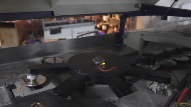 Máquina Producción Proceso Fabricación Discos Compactos Dvd Tecnología Fábrica Metraje De Stock