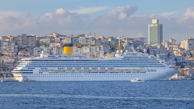 Galataport Gezinti Güvertesi Boğazı İstanbul Türk Kanalı 'nda Büyük Kruvazör Gemisi