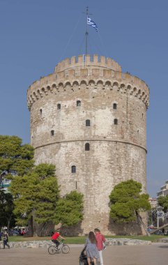 Selanik, Yunanistan - 22 Ekim 2023: Selanik 'in Beyaz Kulesi Güneşli Sonbahar Günü Tarihi Tarihi Tarihi Tarihi Tarihi.