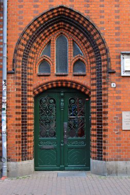 Hanover, Almanya - 03 Mayıs 2011: Eski Kent 'teki Hanns Lilje Meydanı' nda Evanjelik Lüterci Hanover Dini Örgütü 'ne Giriş.