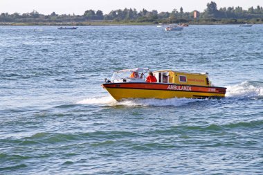 Venedik, İtalya - 10 Temmuz 2011: Venedik Gölündeki Su Ambülansı Acil Durum Devriyesi Teknesi.