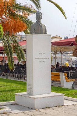 Kavala, Yunanistan - 22 Ekim 2023: Port Promenade 'de Amiral Konstantinos Kanaris' in Bronz Baskını.
