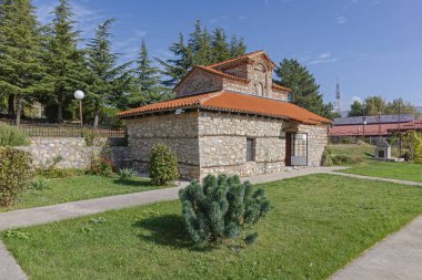 Ohri, Kuzey Makedonya - 23 Ekim 2023: Makedon Ortodoks Kilisesi Aziz Konstantin ve Helena Stone Binası.