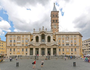 Roma, İtalya - 30 Haziran 2014: Capital City Yaz Gününde Papalık Bazilikası di Santa Maria Maggiore Katedrali.