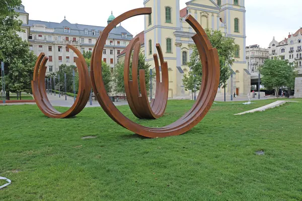 Budapeste Hungria Julho 2015 Instalação Arte Contemporânea Estrutura Metálica Frente Imagens Royalty-Free