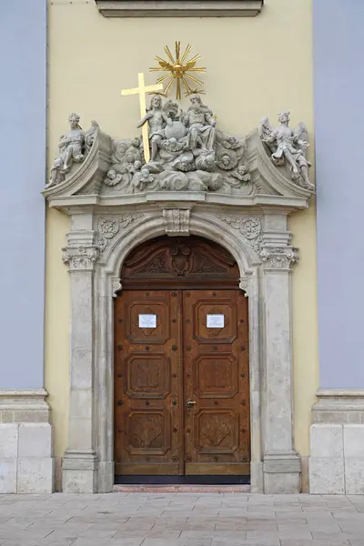 Budapeste Hungria Julho 2015 Entrada Decorada Para Igreja Paroquial Cidade Imagens Royalty-Free