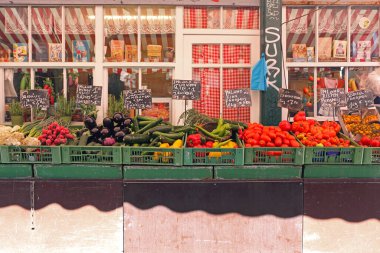 Viyana, Avusturya - 11 Temmuz 2015: Başkentteki Naschmarkt Çiftçi Marketinde Taze Sebze Ürünleri.