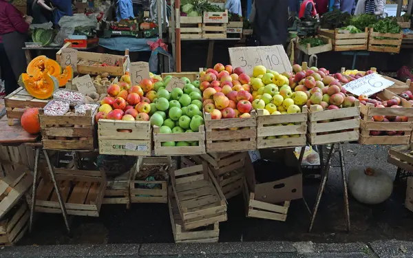 Rijeka Croatia October 2014 All Colours Organic Apples Wooden Crates Лицензионные Стоковые Фото