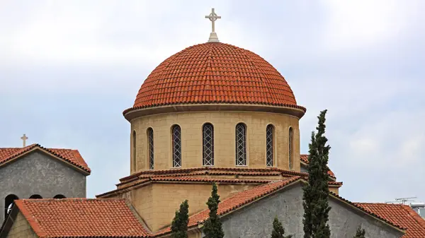 Cúpula Con Cruz Ekklisia Agia Triada Iglesia Santísima Trinidad Atenas Imagen De Stock