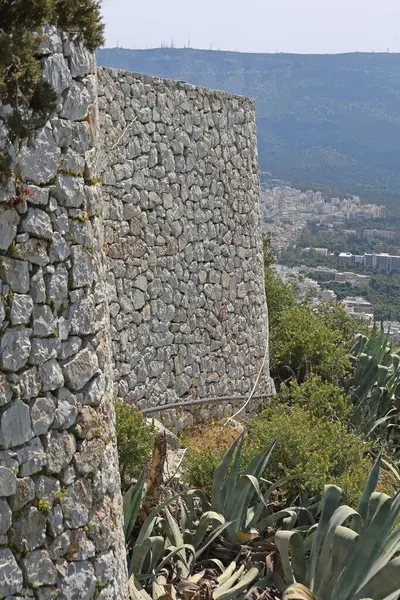 Ruwe White Stone Support Wandbescherming Griekenland Rechtenvrije Stockafbeeldingen