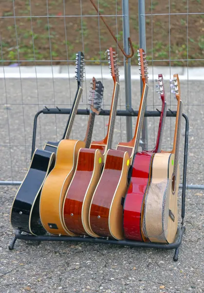New Acoustic Guitars Holder Sale Street Market Ліцензійні Стокові Фото