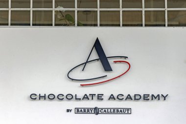 Belgrad, Sırbistan - 11 Mart 2024: Barry Callebaut 'un Güneydoğu Avrupa' daki Beton Hala Karadjordjeva Caddesi 'ndeki Çikolata Akademisi.
