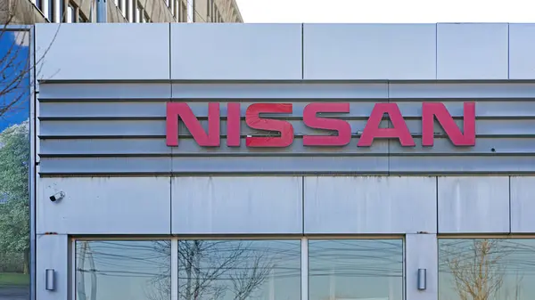 Belgrad Sırbistan Şubat 2024 Japon Otomobil Üreticisi Nissan Servis Garajı Stok Resim