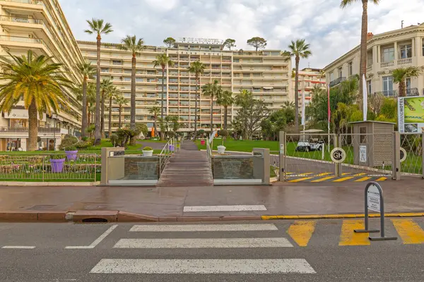 Cannes Ranska Helmikuuta 2016 Grand Hotel Building Famous Boulevard Croisette kuvapankkikuva
