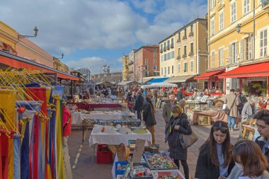 Nice, Fransa - 29 Ocak 2018: Cours Saleya Meydanı 'nda Brocante Antika Pazarı.