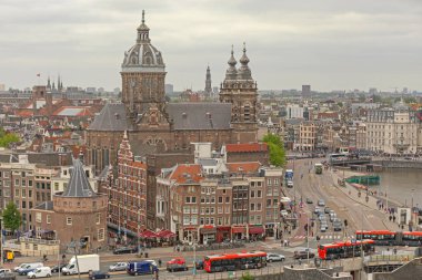 Amsterdam, Hollanda - 18 Mayıs 2018: Başkent Havacılık Manzarası Amsterdam Şehri Bulutlu Bahar Günü.