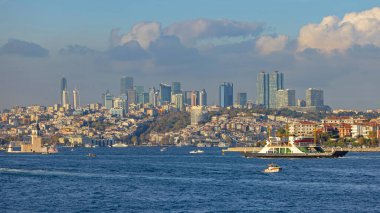 Güz Günü İstanbul Boğaz Kanalı 'nda Gökdelenler Çağdaş Şehir Manzarası