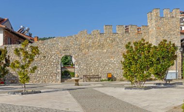 Ohri Kuzey Makedonya 'da Eski Kent Duvarlarına Alt Kapı Meydanı Girişi Güneşli Sonbahar Günü