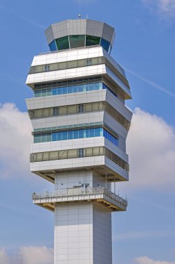 Belgrad, Sırbistan - 05 Mayıs 2023: Nikola Tesla Havalimanı 'ndaki Yeni Hava Trafik Kontrol Kulesi.