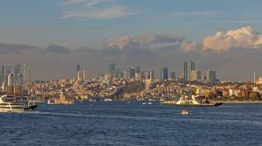 İstanbul, Türkiye - 19 Ekim 2023: Sunny Fall Day 'de Modern Şehir Gökdelen Binaları.