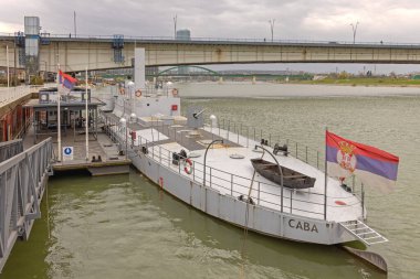 Belgrad, Sırbistan - 11 Mart 2024: Kültür Hazine Nehir Gemisi İzleyicisi Sava Askeri Müzesi Gezisi.