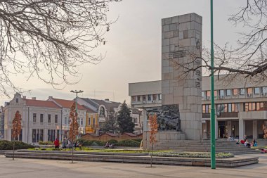 Vidin, Bulgaristan - 16 Mart 2024: Merkez Kent Meydanı Bdintsi Bahar Günü 'nde Üçüncü Piyade Alayı Kahramanları Zaferi Anıtı.