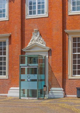 Amsterdam, Hollanda - 16 Mayıs 2018: Amsterdam Müzesine Giriş ve Eski Şehir Merkezi 'ndeki Galeri.