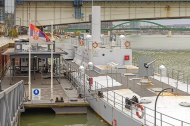 Belgrad, Sırbistan - 11 Mart 2024: Kültür Çetesine Giriş Çetesi Gemi İzleme Sava Askeri Müzesi Exibition.