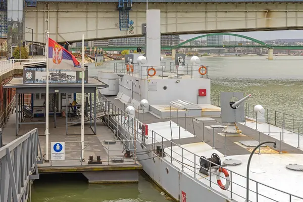 Belgrad, Sırbistan - 11 Mart 2024: Kültür Çetesine Giriş Çetesi Gemi İzleme Sava Askeri Müzesi Exibition.