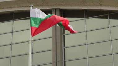 Salon Binasının Önünde Bulgaristan Bayrağı