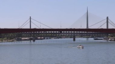Belgrad 'daki Sava Nehri üzerindeki Manu Köprüleri Sırbistan' da Yaz zoom