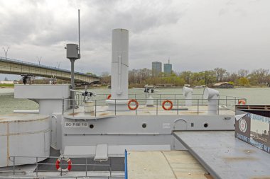 Belgrad, Sırbistan - 11 Mart 2024: Kültür Hazinesi Nehir Gemisi İzleme Sava Askeri Müzesi Exibition.