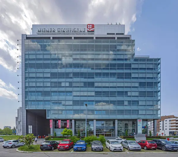 Belgrad, Sırbistan - 19 Haziran 2023: Wiener Stadtische Modern İnşaat İşletme Ofisi Vig Plaza Başkentte.