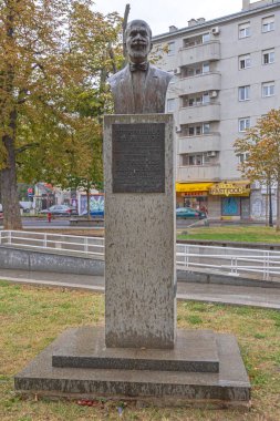 Belgrad, Sırbistan - 07 Ekim 2021: Şehir merkezindeki Rainy Autumn Day 'de Yunan Eleftherios Venizelos Anıt Parkı.