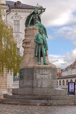 Ljubljana, Slovenya - 4 Kasım 2019: Slovenya Şair Fransa 'nın Bronz Anıtı Başkent Merkezindeki Ana Meydan Gününde Presern.