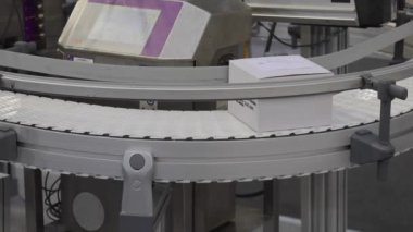 Plastik Taşıyıcı Kayış Fabrikası Üretim Hattı 'nda Karton Kutular