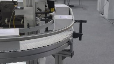 Plastik Taşıyıcı Kayış Fabrikası Üretim Hattı 'nda Beyaz Kutular